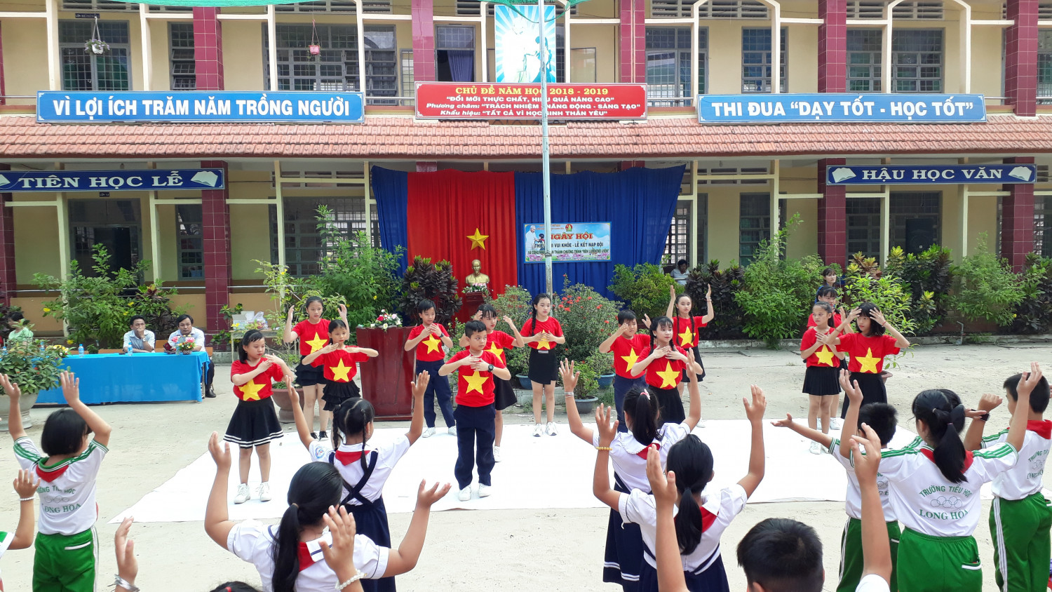 Ngày hội thiếu nhi vui khỏe - Lễ kết nạp đội